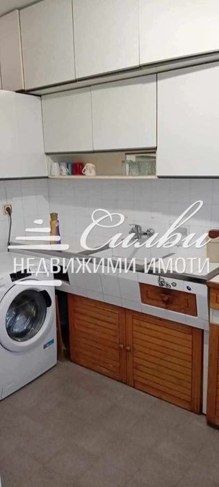 Дава се под наем Тристаен апартамент в Шумен, Център - 85 кв.м за 178.5 € - Снимка #1