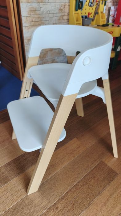 Стол за хранене Stokke Steps + седалка, възглавнички и колан.