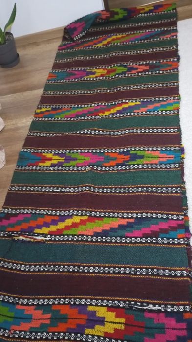 Covoare traditionale tesute manual din lana