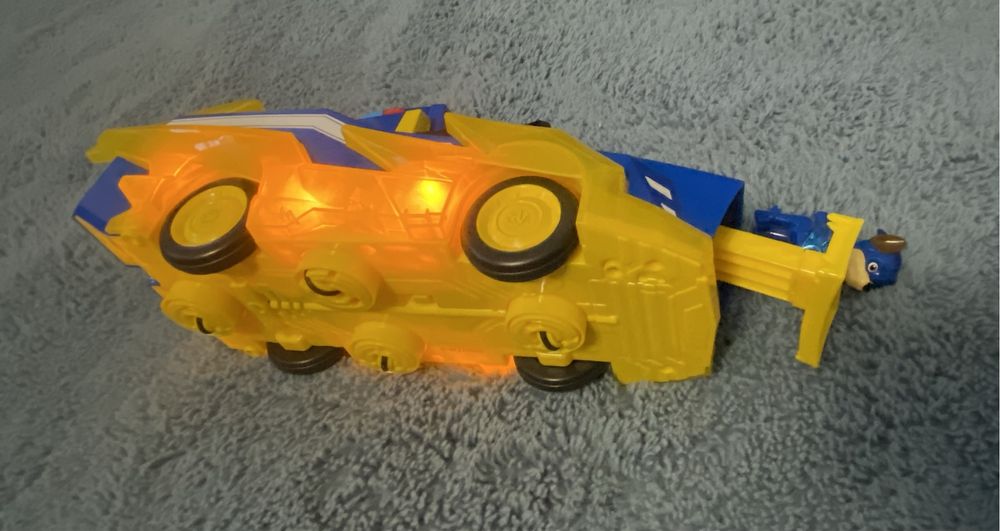 Patrula Catelusilor, Chase cu masina care se transforma