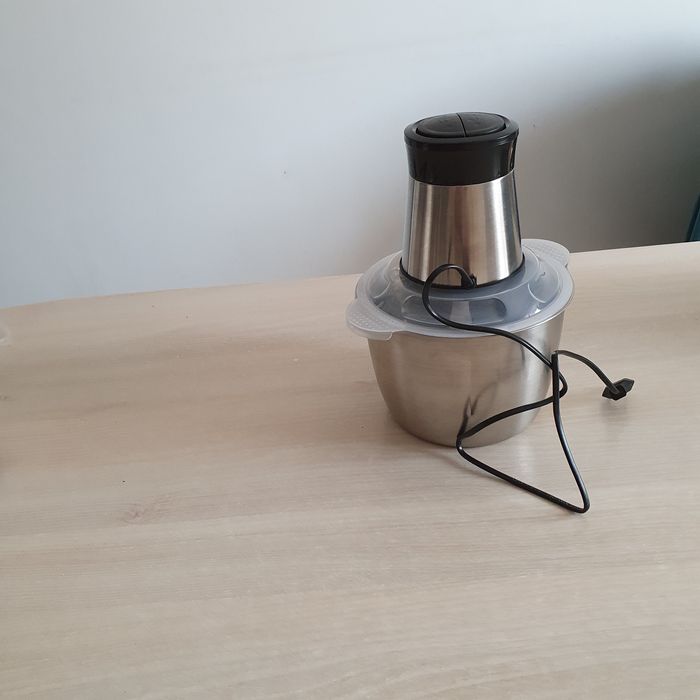 Vand mixer absolut nou, foarte ieftin și bun.