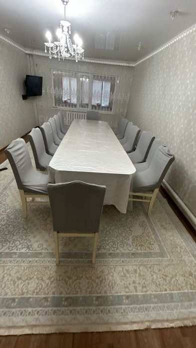 Стол и стулья продаются