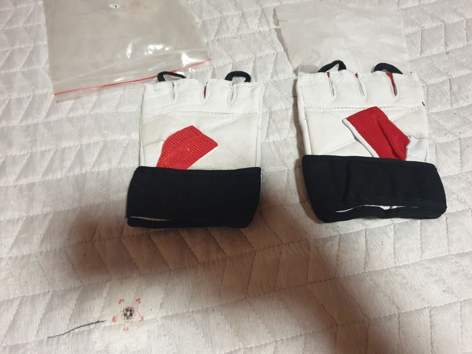 20 manusi pentru sala / fitnes / mers pe bicicleta