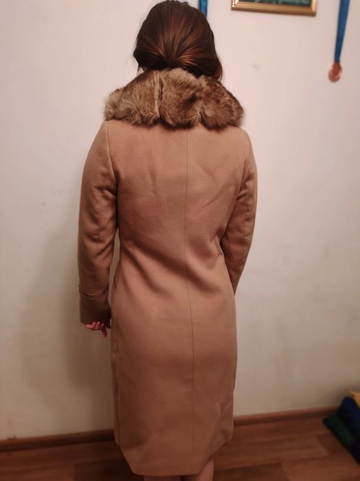 Продам польто воротник натуральный