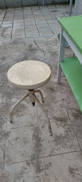 Трикрако медицинско столче