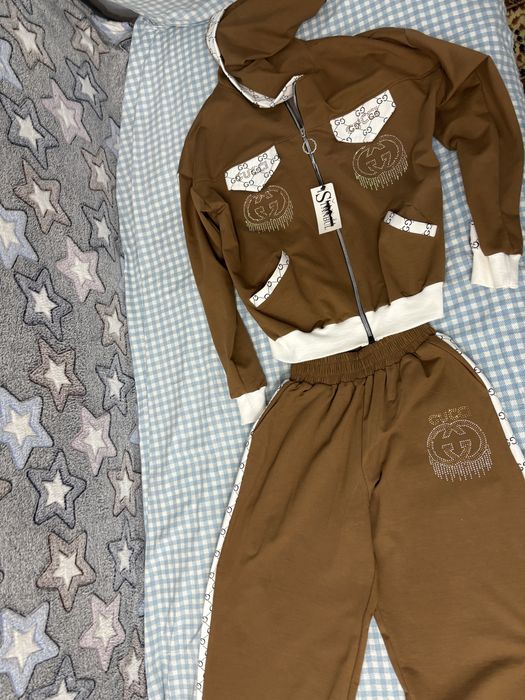 Продается спортивный костюм