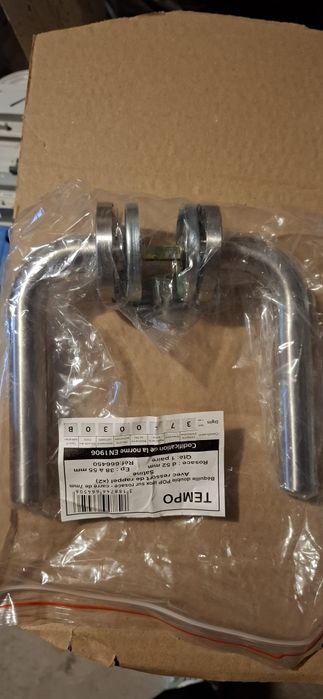 Manere  de  usa  noi