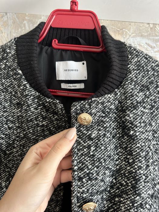Яке Reserved с вълна