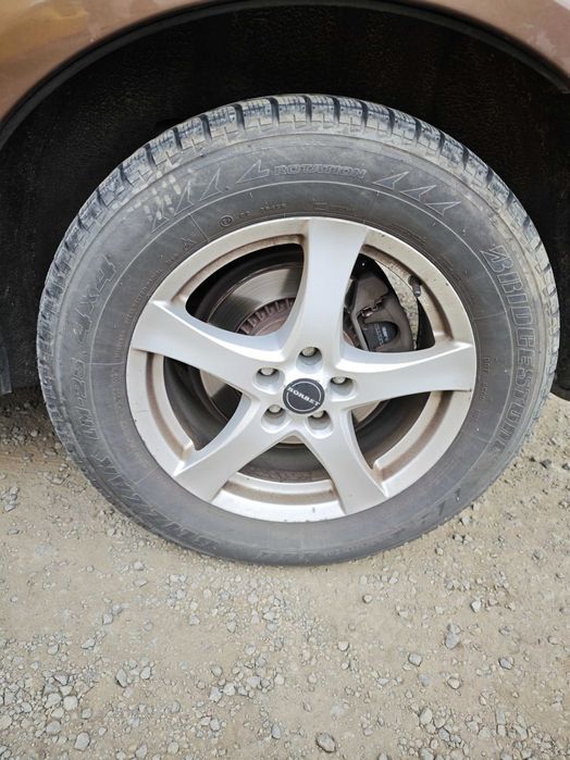 Cauciucuri 235 60 17 și jante în stare foarte bună!