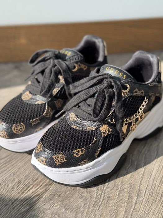 Продам GUESS кроссовки женские