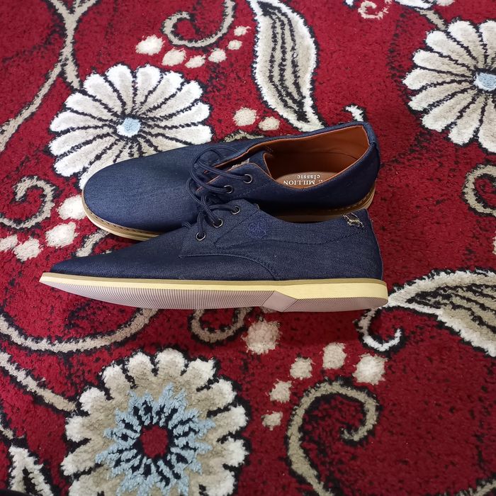 Янги зркаклар ойок кийими сотилади. размер 40. Продаётся мужской обувь