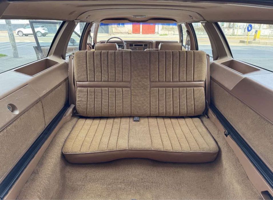 Oldsmobile Custom Crusier 1988