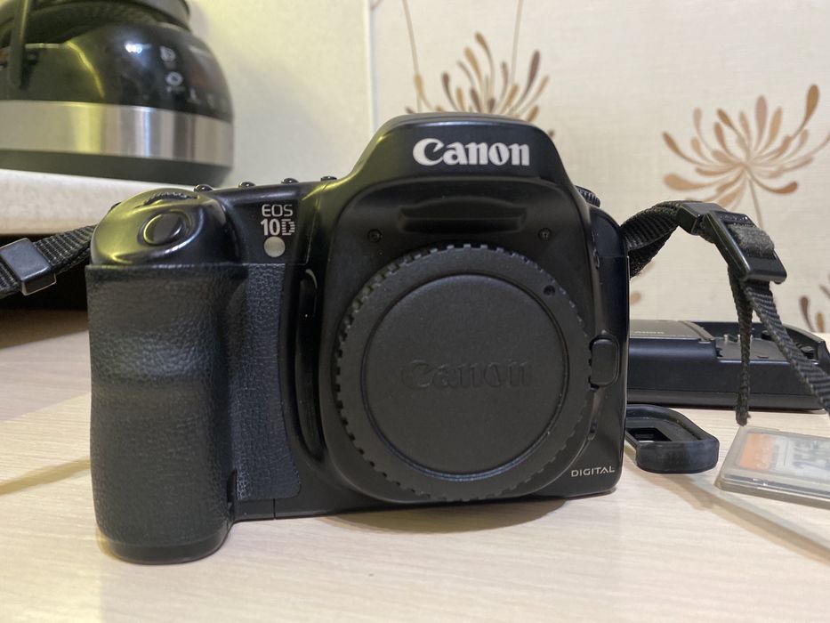 CANON DS6031 (EOS 10D)