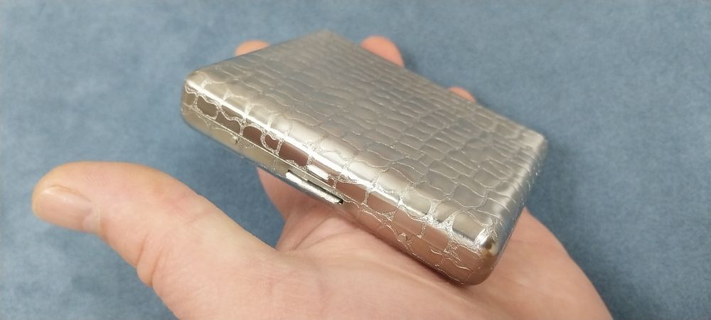 Стара метална табакера