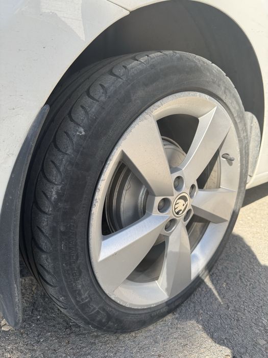 17 ки Оригинални Джанто с гуми за Шкода Рапид Фабия