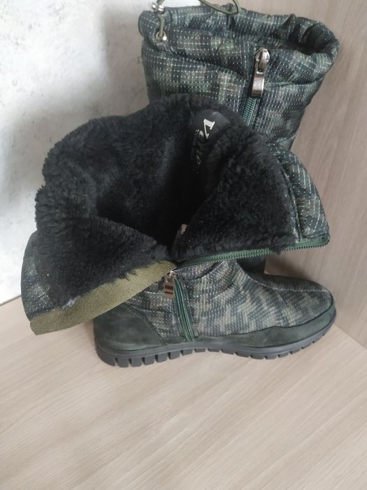 Продаются женские сапоги