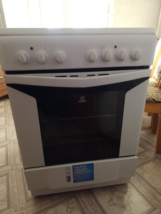Продам плиту indesit