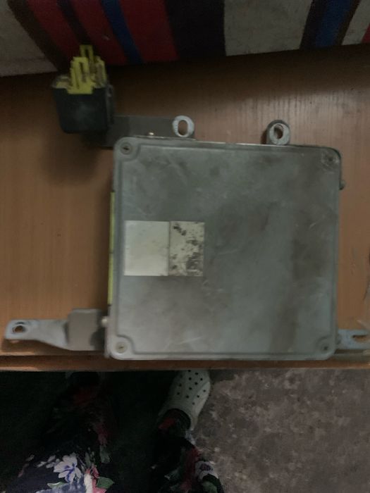 Продам запчасти на мазда 323