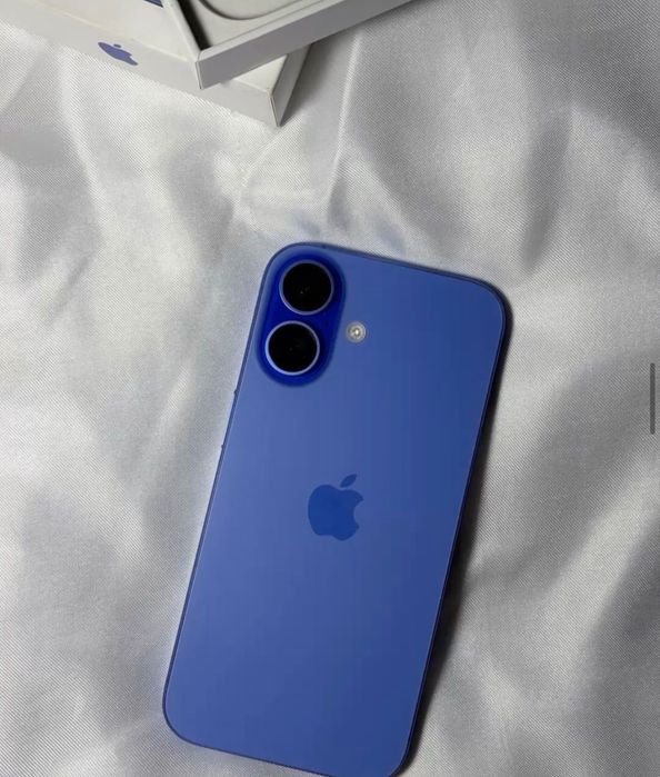 Iphone 16 cu toate accesoriile