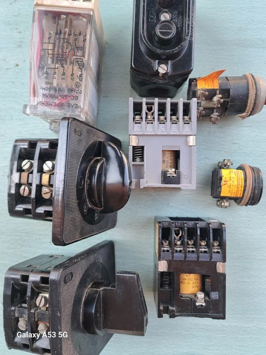 Продавам ел.шалтери