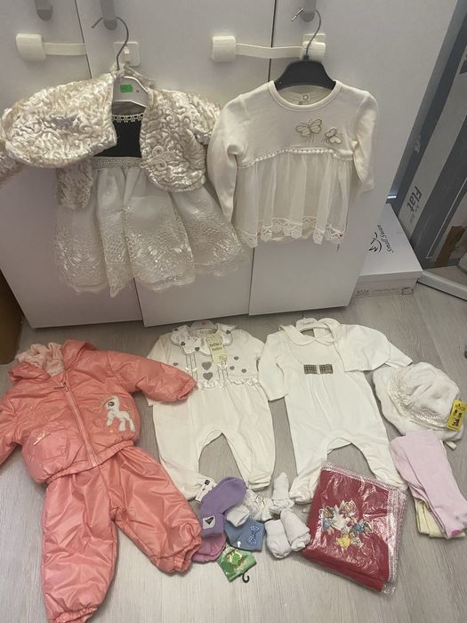 Vand lot haine NOI fetite 3-6 luni