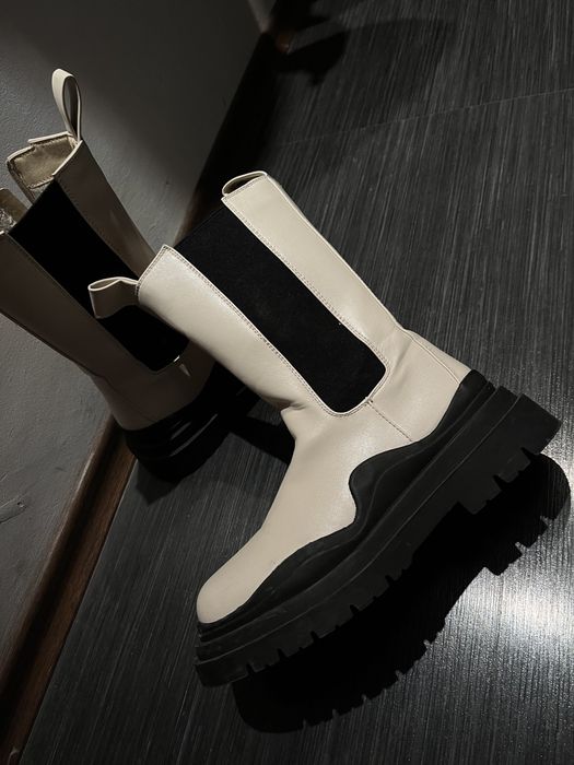 Уникални боти тип Bottega Veneta бежово и черно