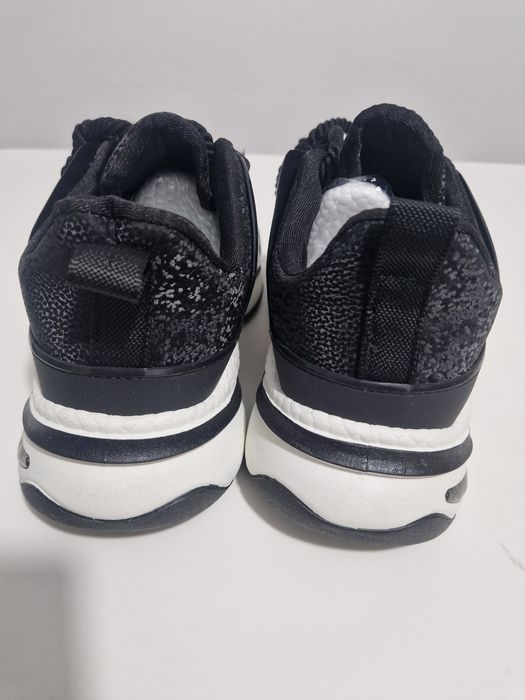 Продам кроссовки