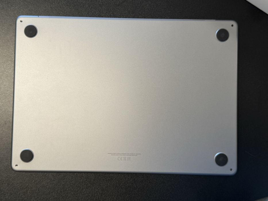 MacBook Air 15 -inch  / M3  / 8 Gb RAM / 256 gb / Space Gray / Nou |