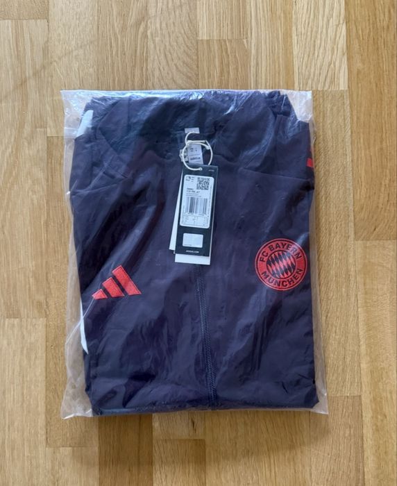 Bluză adidas FC Bayern München sezonul 24/25, Bordeaux,mărimea XS