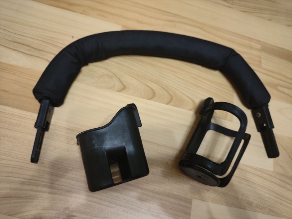 Продам новый бампер и подстаканики для коляски беби тайм.