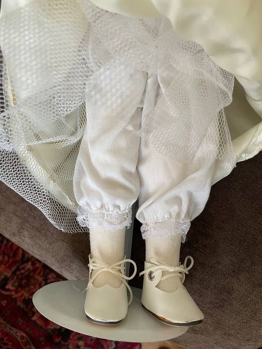 Фарфоровая кукла