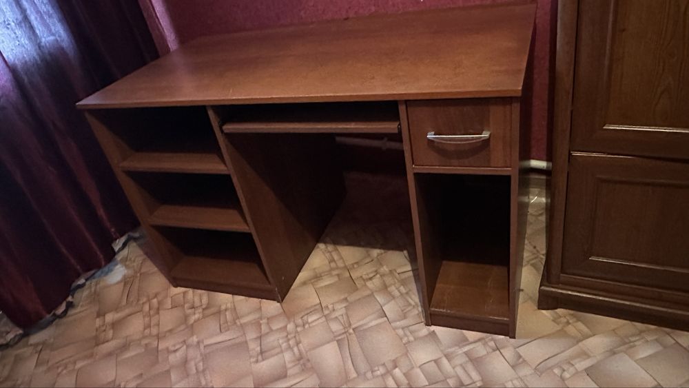 Продам стол письменный