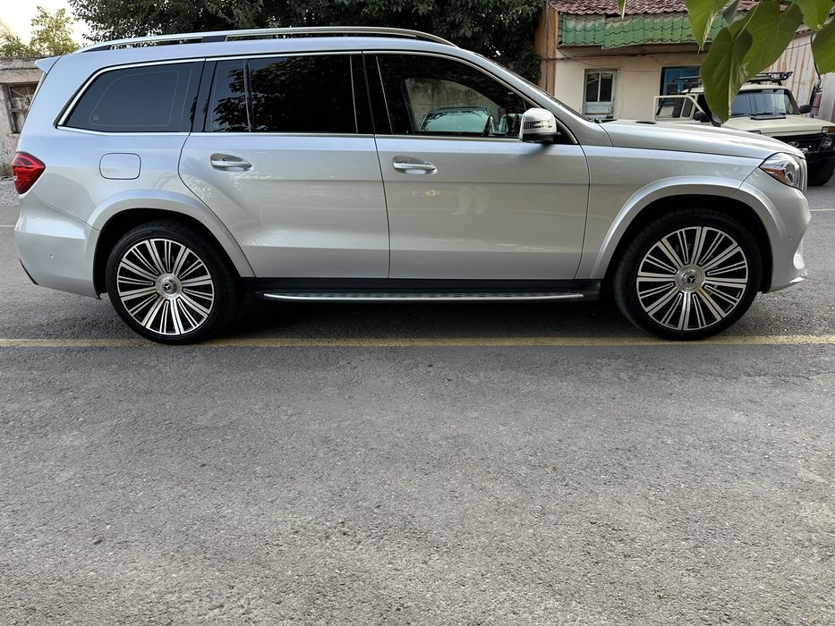 Mercedes Benz GLS500