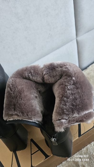 Продам зимние кожаные сапоги