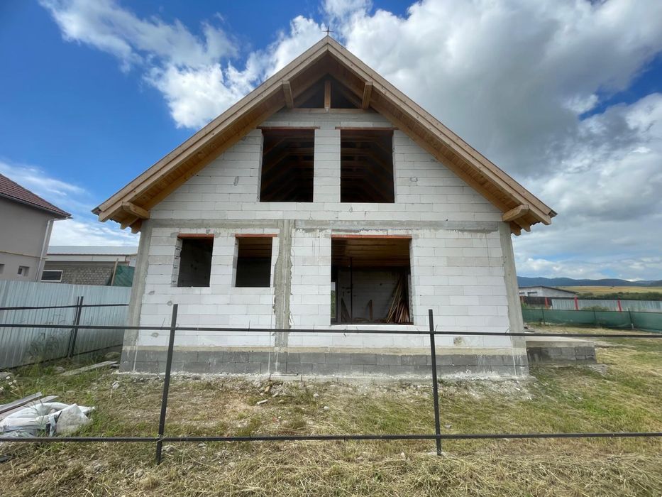 Casă nouă de vânzare la Sâncrāieni