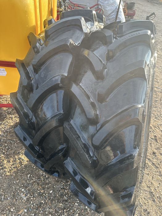 Vând cauciucuri noi tractor 13.6 r28
