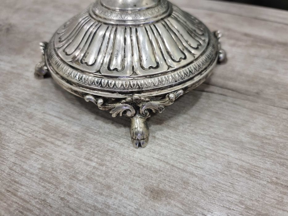 Стар сребърен свещник