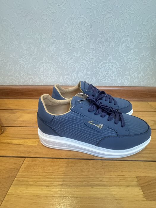 Крассовки Louis Vuitton