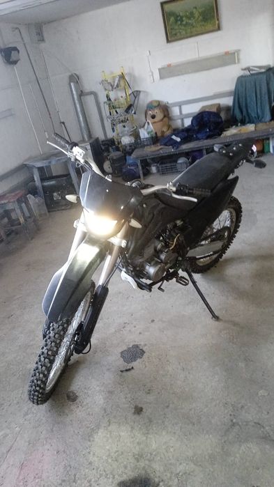 Продам мотоцикл эндуро 250