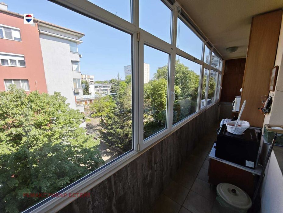 Продава се Тристаен апартамент в Русе, Възраждане - 86 кв.м за 1067 €/кв.м - Снимка #12