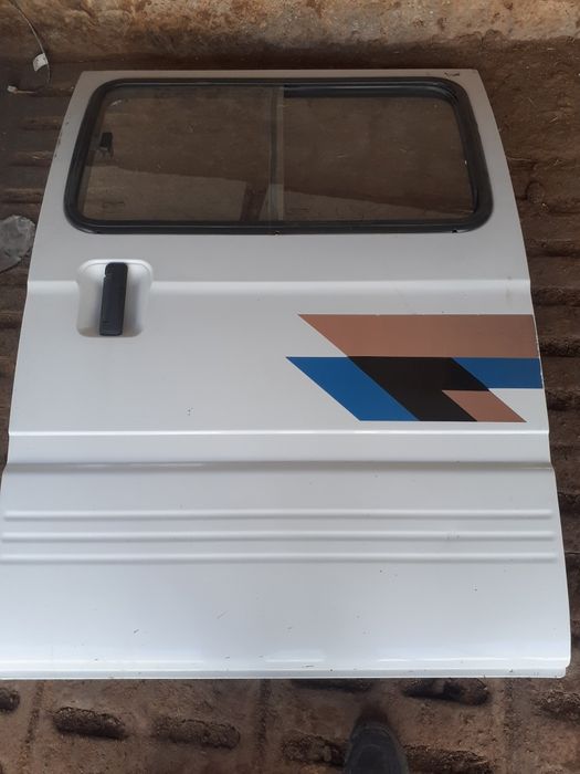 Eshiklar toza kraskasi yoq