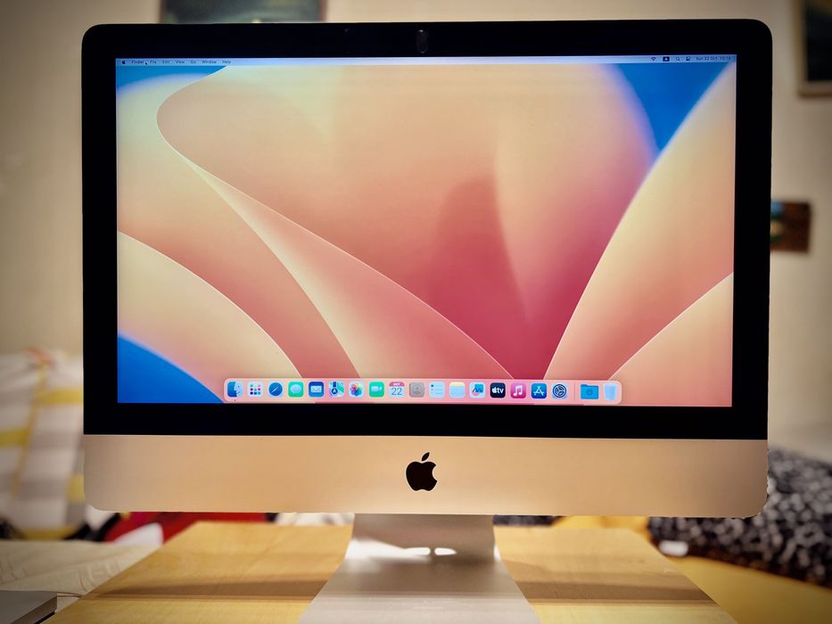 iMac (Retina 4K, 21.5-инчов, 2017)+Apple USB SuperDrive