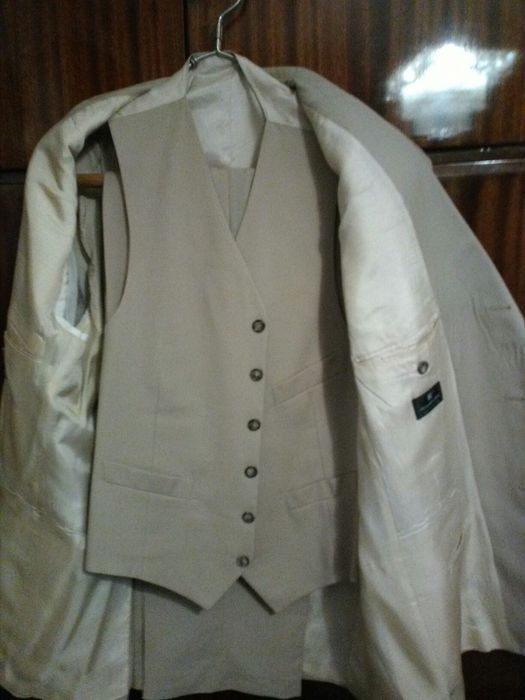 Costum Alessandr.Rutti ,lana subtire ,cu vesta bej,nr.52