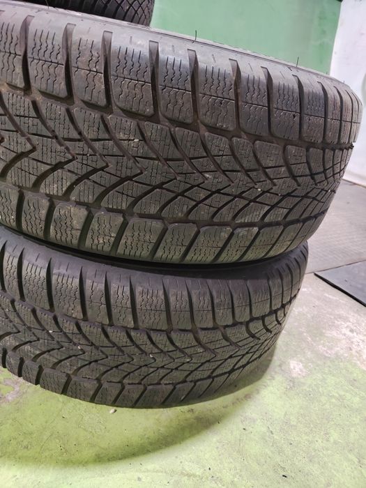2 бр зимни 225/55/17 Dunlop 23г