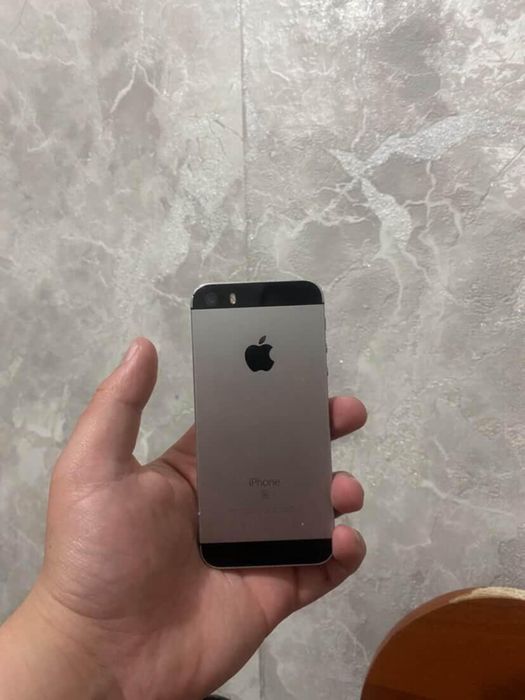 Iphone SE 2015 в хорошем состоянии