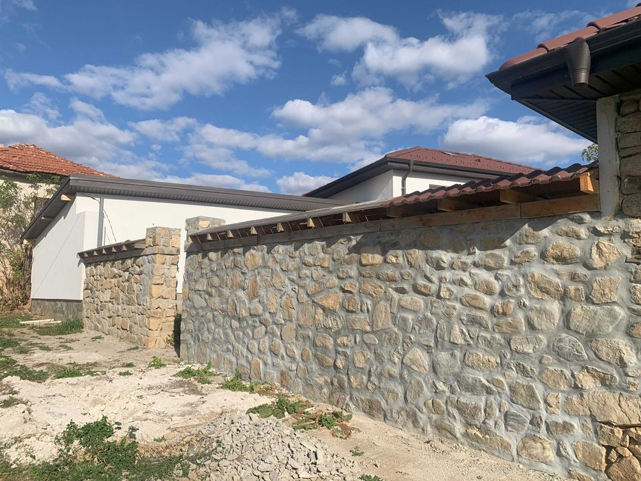 НОВА КЪЩА С ДВОР в с. Горни Домлян