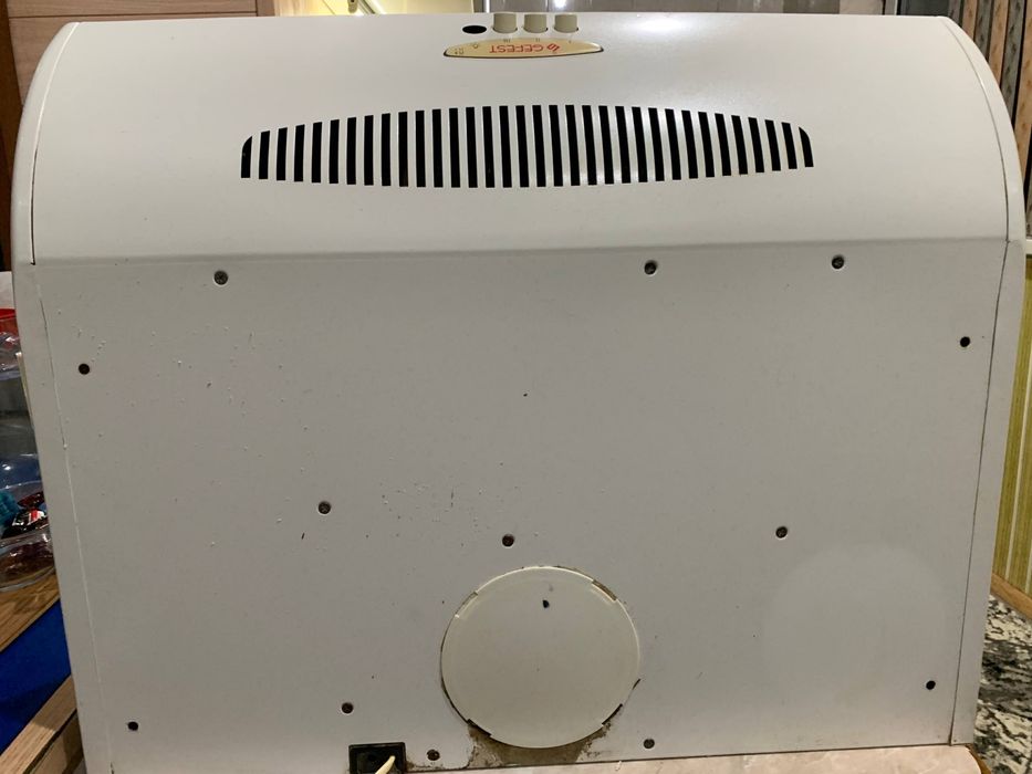 Gaz plita va vitechka sotiladi srochno