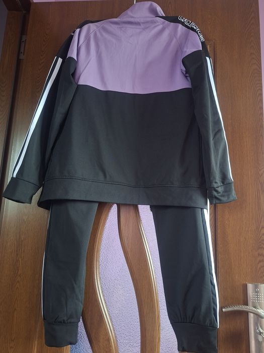 Vând Trening Damă Adidas Mărimea XL Turcia