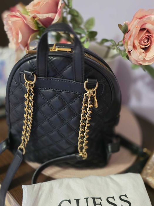 Дамска раница Guess