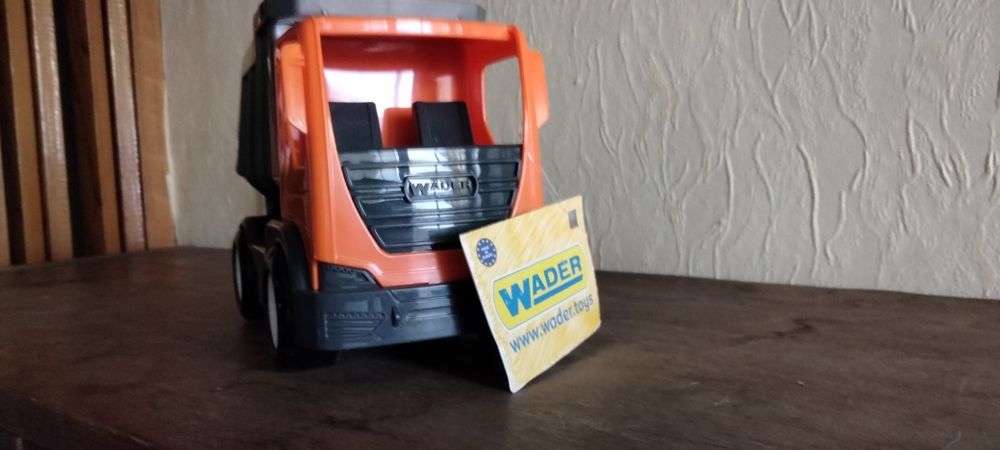 Чисто ново детско камионче